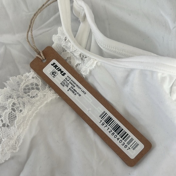 Skims Fits Everybody Lace Slip Dress - Picture 4 of 4